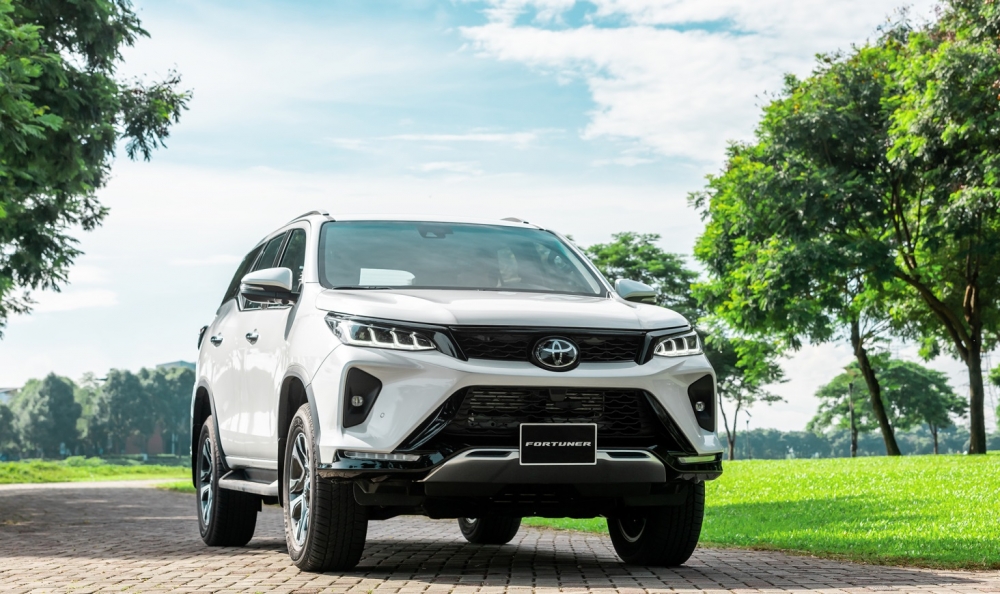 Toyota Fortuner: Dòng SUV 7 chỗ là đối thủ trực tiếp với Ford Everest, Mitsubishi Pajero Sport