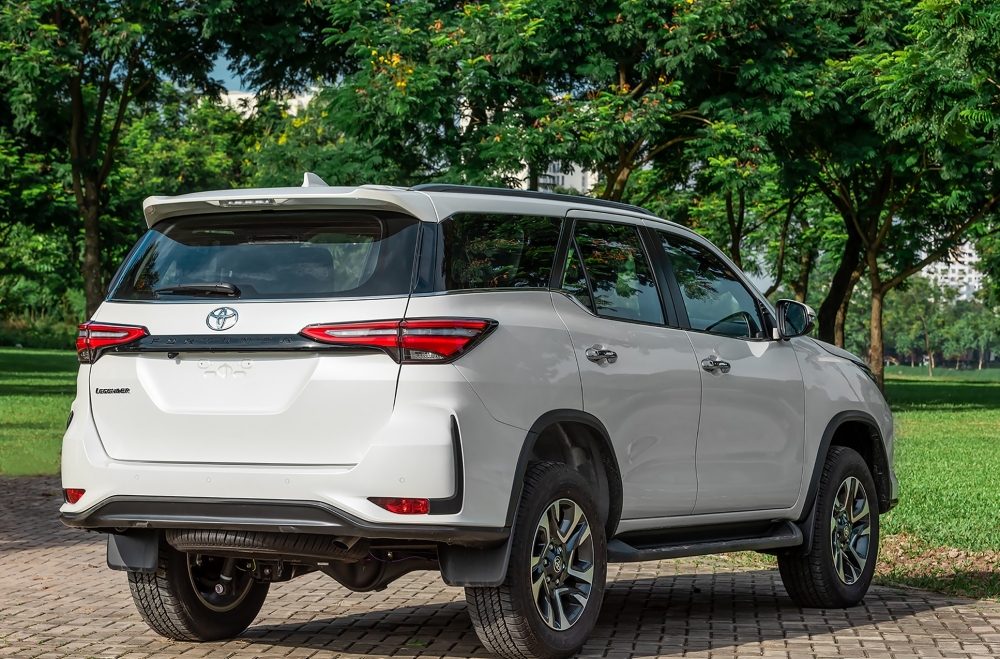 Toyota Fortuner: Dòng SUV 7 chỗ là đối thủ trực tiếp với Ford Everest, Mitsubishi Pajero Sport