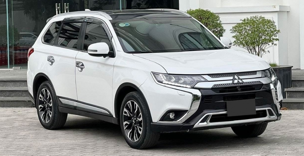 Mitsubishi Outlander có giá lăn bánh "cực mềm": Mazda CX-5 "rơi vào thế khó"