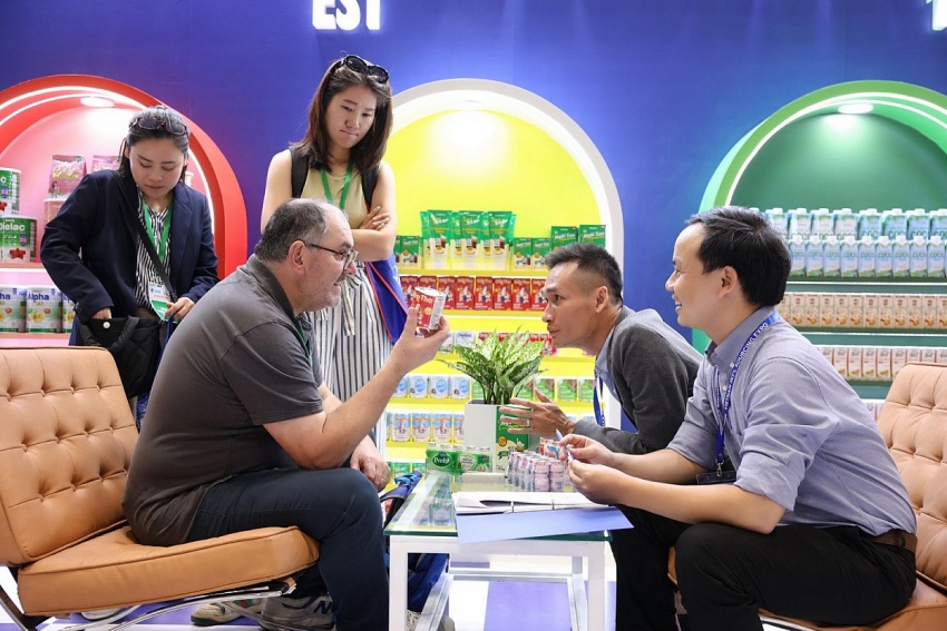 Vinamilk thu hút các nhà mua hàng, chuỗi phân phối quốc tế tại Vietnam International Sourcing Expo 2024