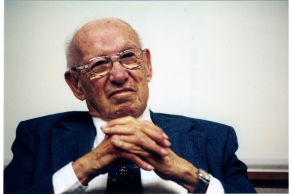 Triết lý thành công của Peter Drucker với câu nói 