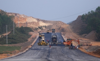 Phó Thủ tướng Nguyễn Chí Dũng chỉ đạo tháo gỡ khó khăn, vướng mắc 5 dự án thành phần Dự án cao tốc Bắc – Nam