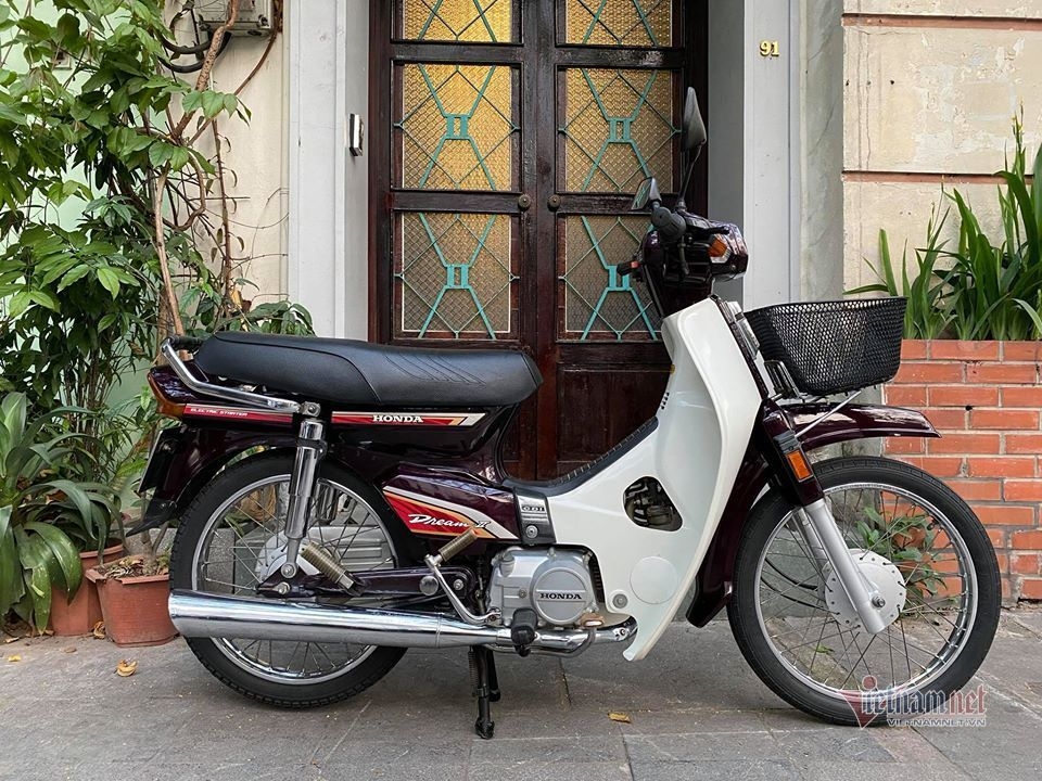 Xe máy Honda Dream huyền thoại có giá trị cả chục cây vàng xuất hiện ở Việt  Nam từ khi nào