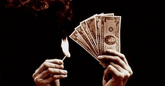 6 “bẫy” làm chúng ta lãng phí tiền bạc trong vô thức