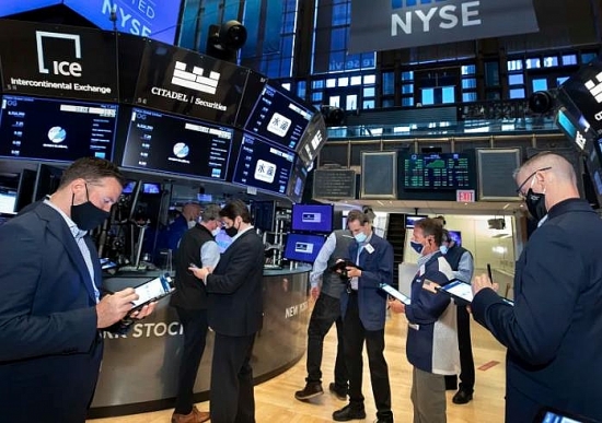 Chứng khoán Mỹ khởi sắc phiên đầu tháng 7, Dow Jones vọt 300 điểm