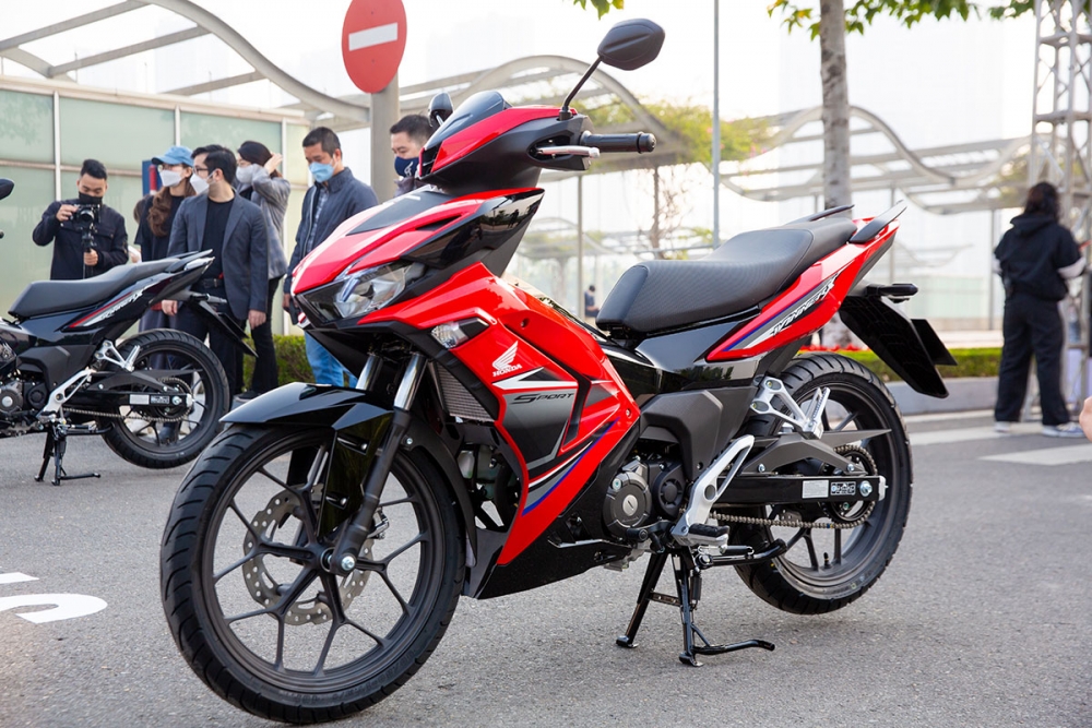 Khách hàng mua xe máy Honda Winner X 2022 sẽ được nhận quà khủng