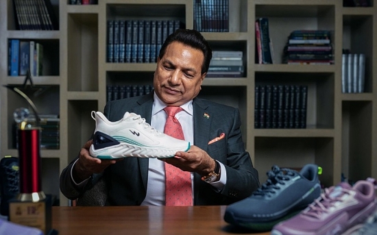 Tỷ phú Ấn Độ - Hari Krishan Agarwal: Làm giàu từ giày thể thao giá rẻ
