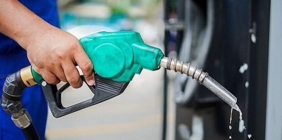 Bộ Tài chính đề xuất giảm 10% thuế nhập khẩu mặt hàng xăng dầu