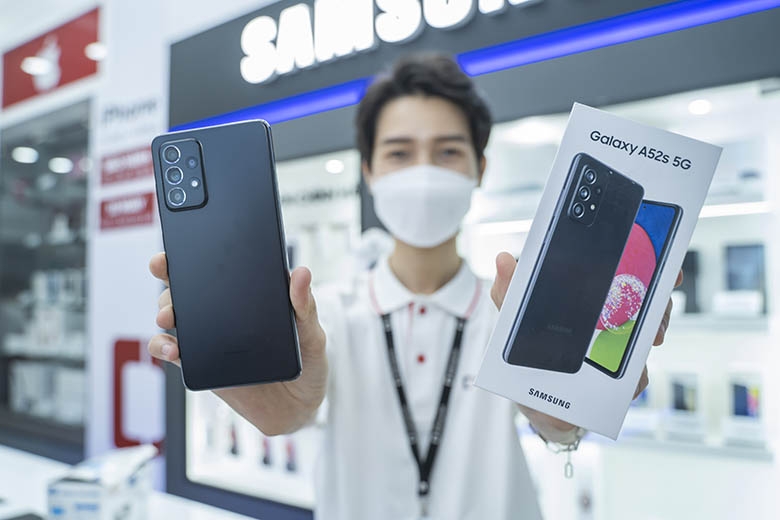 Tháng 7, Samsung Galaxy A52s giảm "giật mình", chỗ đứng nào cho iPhone SE