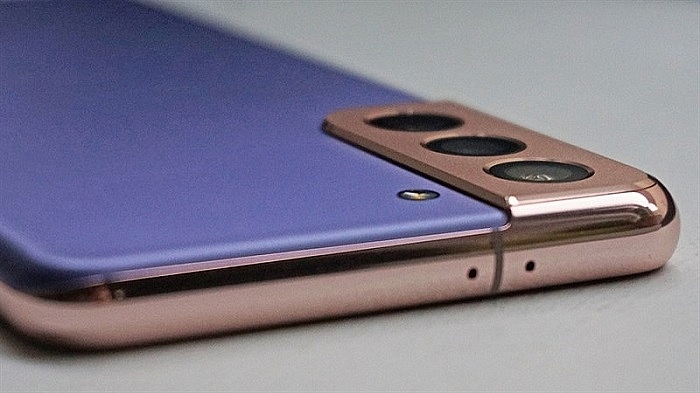 Samsung Galaxy S22 vs Xiaomi 12: Cùng tầm giá, điện thoại nào đáng mua hơn?