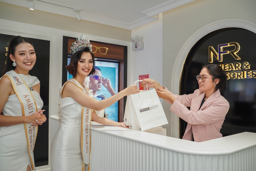 Hoa hậu Nông Thúy Hằng cho biết chuỗi shophouse rất đa dạng, đáp ứng được nhu cầu mua sắm của mọi du khách 