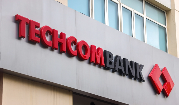 Techcombank (TCB) báo lãi 6 tháng 14.100 tỷ đồng