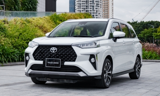 Toyota Veloz Cross bất ngờ điều chỉnh giá bán: Vì sao khách Việt vẫn "xuống tiền" thẳng tay?