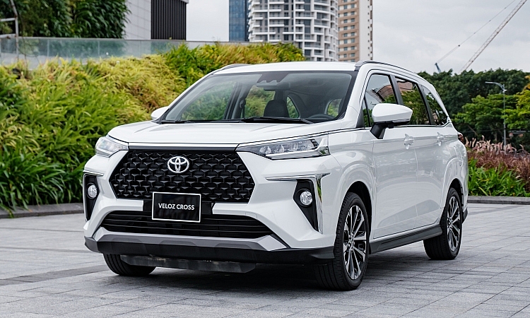 Toyota Veloz Cross bất ngờ điều chỉnh giá bán: Vì sao khách Việt vẫn 