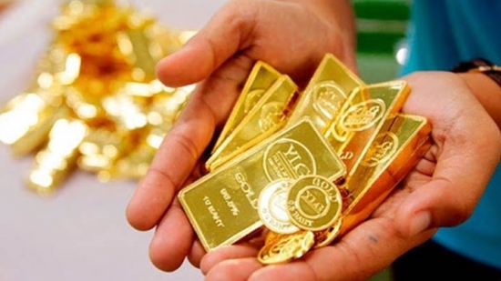 Giá vàng trong nước "bốc hơi" gần 2 triệu đồng/lượng