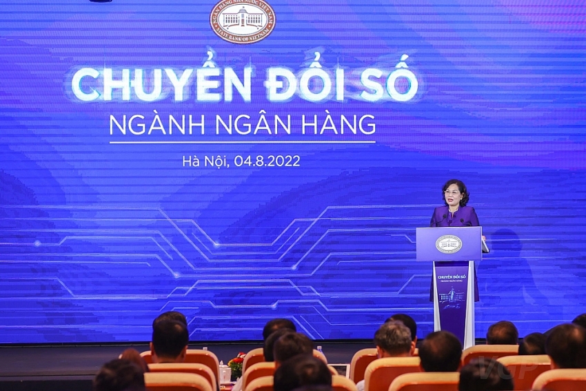 Thống đốc Ngân hàng Nguyễn Thị Hồng phát biểu khai mạc tại sự kiện “Chuyển đổi số” ngành Ngân hàng