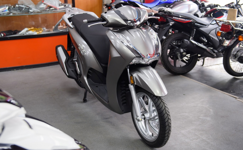 [Nóng] Xe máy Honda SH350i giảm giá dưới mức đề xuất, giá Vision cũng "rơi tự do"?