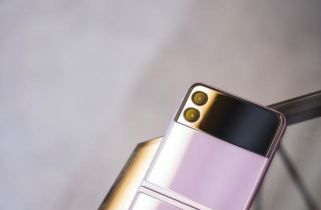 "Ngỡ ngàng" trước Samsung Galaxy Z Flip3​​​​​​​ chụp ảnh "siêu đẹp - siêu nét - siêu xịn"