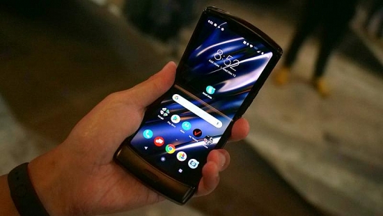 Điện thoại "hàng nóng" nhà Motorola: So kè Samsung Galaxy Z Flip 4 - "ai xứng ngôi vương"?