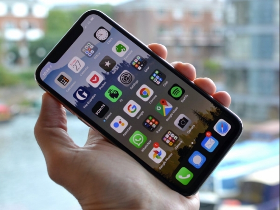 Giá iPhone 11 Pro ngày 17/8/2022: Giảm kịch sàn, "mát lòng" khách Việt