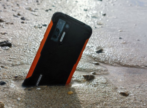 Hé lộ 3 điện thoại siêu bền: Chống nước, chống va đập và pin “khổng lồ”