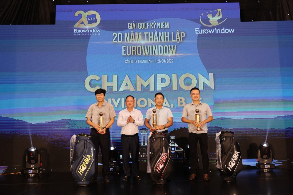 Ông Nguyễn Cảnh Hồng - Tổng giám đốc Công ty CP Eurowindow phát biểu khai mạc giải đấu.