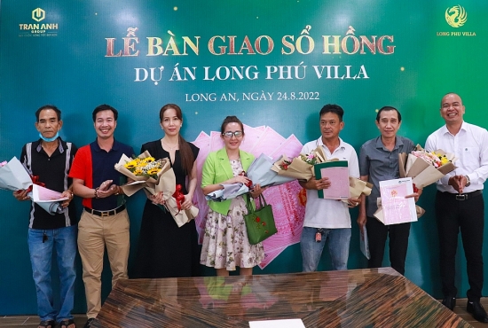 Trần Anh Group chính thức bàn giao sổ hồng dự án Long Phú Villa