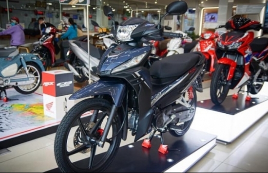 Bảng giá xe máy Honda Wave RSX mới nhất cuối tháng 8/2022: Giảm quyết liệt, Yamaha Finn “lao đao”