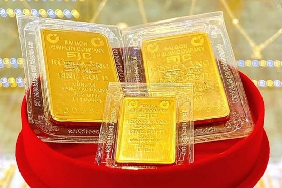 Giá vàng hôm nay 27/8/2022: Vàng bị "ghìm chân", chờ cú chốt để bật tăng