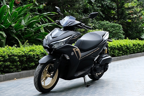 "Cuộc đua giảm giá" giữa Honda Air Blade và Yamaha NVX: Nên mua xe máy nào?