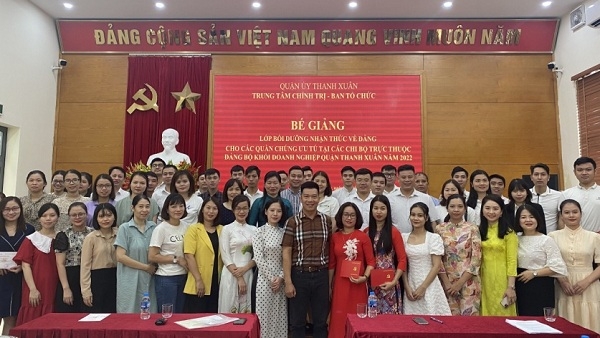 Toàn cảnh buổi Bế giảng lớp bồi dưỡng nhận thức về Đảng của Đảng bộ Khối Doanh nghiệp quận Thanh Xuân năm 2022