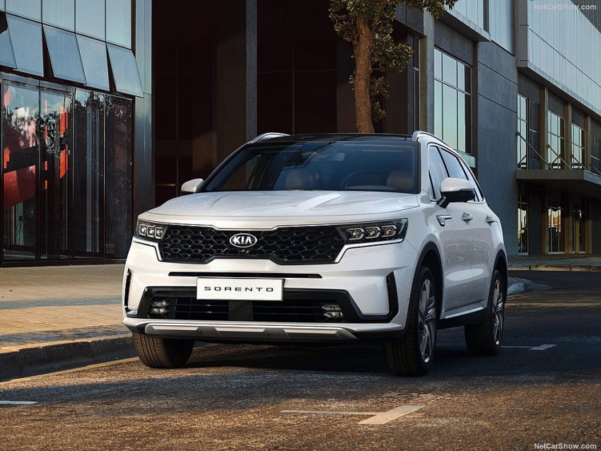 KIA tiếp tục “chiều lòng” khách hàng giảm giá hai mẫu xe Sorento và K5