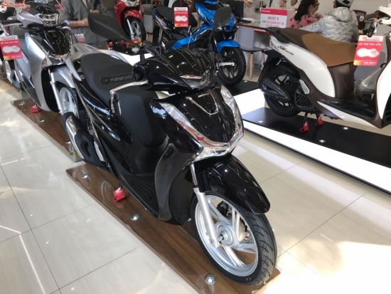 Bảng giá xe máy Honda SH 2022 mới nhất ngày 20/9: Tăng cao trở lại, khách Việt “chóng mặt”