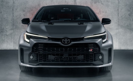 Toyota GR Corolla 2023 ra mắt với động cơ cực mạnh: "Nhỏ mà có võ"
