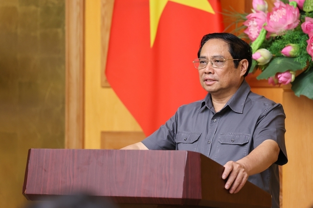 Thủ tướng Phạm Minh Chính yêu cầu các bộ, ngành và địa phương khẩn trương đánh giá thiệt hại, triển khai ngay các giải pháp khắc phục hậu quả mưa lũ gây ra, khẩn trương ổn định đời sống người dân - Ảnh: VGP