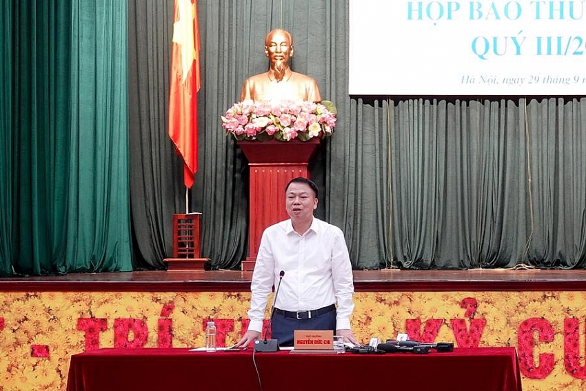 Thứ trưởng Bộ Tài chính Nguyễn Đức Chi chủ trì buổi họp báo.