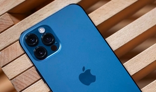 iPhone 12 Pro "chơi lớn" khi sale còn 16 triệu: Chính thức về với "anh em" tầm trung