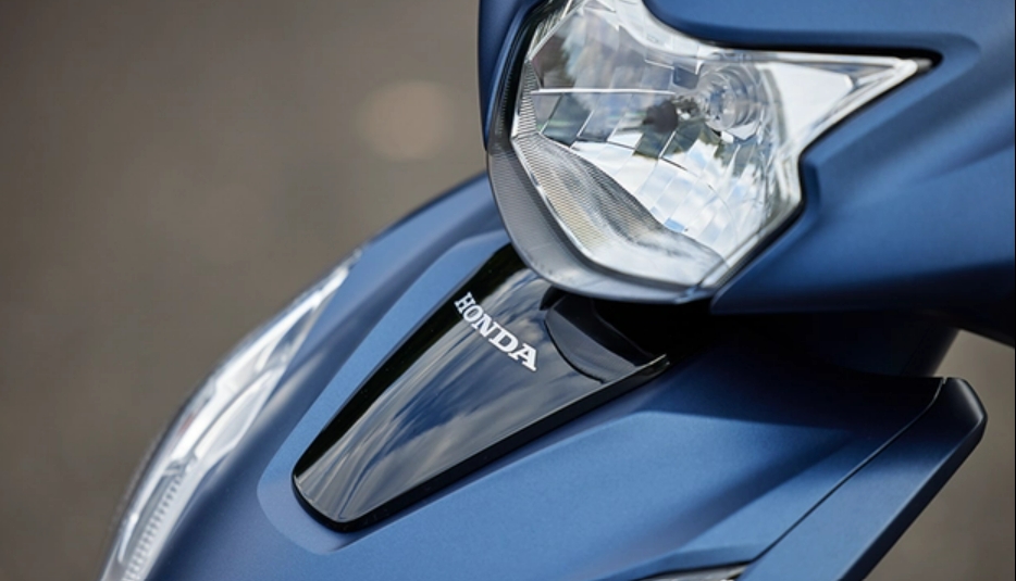 "Người anh em" xe máy Honda Vision ra mắt màu mới cực "cháy": Chỉ "ăn" 1,68 lít xăng/100km