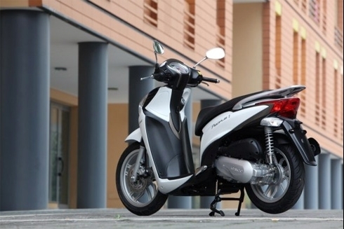 Xuất hiện mẫu xe máy "tựa" Honda SH khiến "phái mạnh mê mệt"