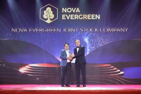 Nova Evergreen được vinh danh "Doanh nghiệp tăng trưởng nhanh" tại lễ trao giải APEA 2022