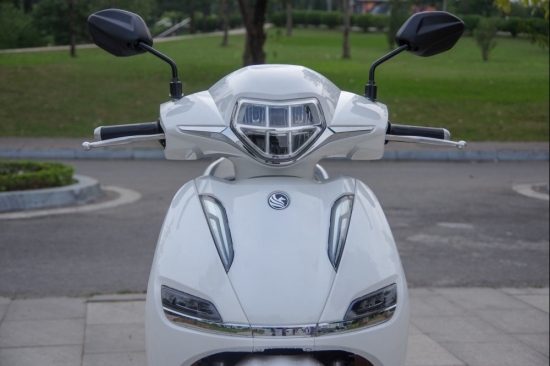 Xuất hiện mẫu xe máy với "thân hình nóng bỏng", phong cách châu Âu: "Miễn dịch" với giá xăng