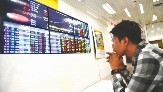 Nhà đầu tư cá nhân chưa ngừng xuống tiền đỡ thị trường phiên VN-Index mất hơn 36 điểm