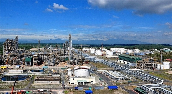 Bộ Công Thương yêu cầu nhà máy lọc dầu Dung Quất và Nghi Sơn tăng sản xuất mặt hàng xăng