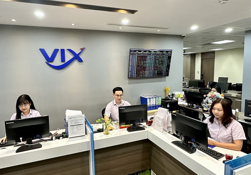 Bên cạnh đó, VIX cũng thông báo bổ nhiệm Tổng giám đốc và Phó Tổng giám đốc Công ty từ 19/10/2022.