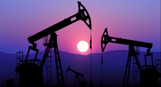 Giá xăng dầu hôm nay 21/10/2022: Hồi hộp chờ thị trường trong nước