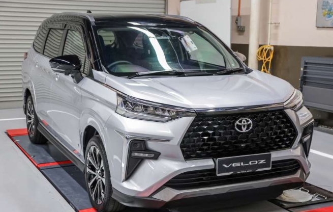 Toyota Veloz 2022 xuất hiện "bất thình lình": Giá hơn 400 triệu, Xpander "chỉ biết ước"