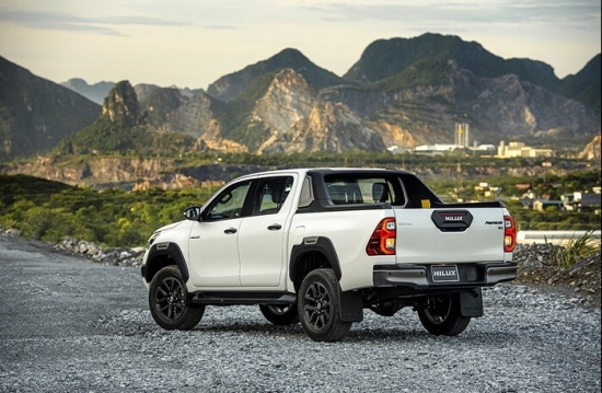 Giá xe Toyota Hilux mới nhất ngày 24/10: Yếu tố nào giúp doanh số tốt nhất khu vực ASEAN?