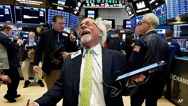 Chứng khoán Mỹ tăng 2 phiên liên tiếp, Dow Jones cộng hơn 400 điểm