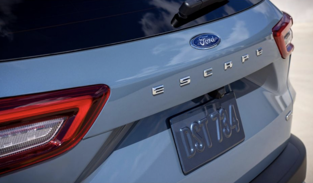 Ford Escape 2023 trở lại mạnh mẽ với giá cực rẻ: Đối trọng "sáng giá" của Mazda CX-5