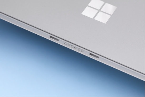 Lý do nào khiến laptop Microsoft Surface Pro 7 i5 lại "hút" khách đến vậy?